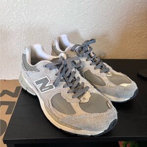 Men’s New Balance 2002